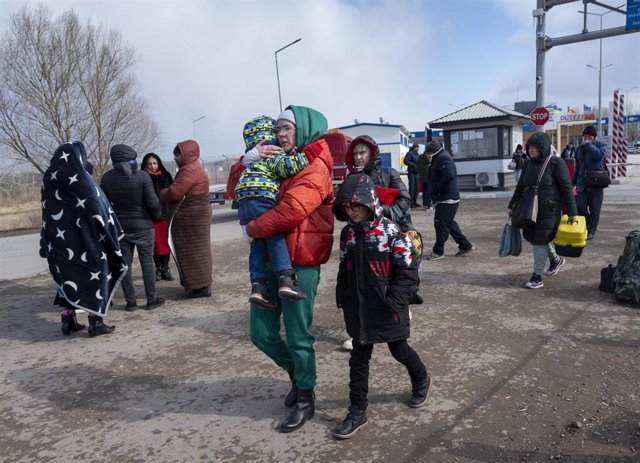 Ukraine announces agreements for the opening of nine humanitarian corridors this Tuesday Refugees from Ukraine arrive in Moldova.