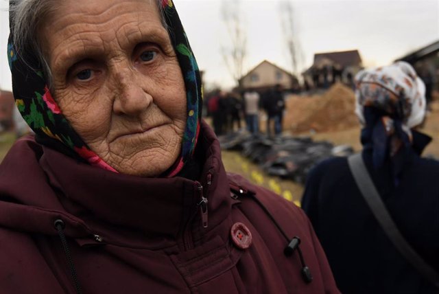 Ukraine denounces more than 15,000 missing and more than 20 hospitals destroyed during the Russian invasion Ukrainian woman in the city of Bucha