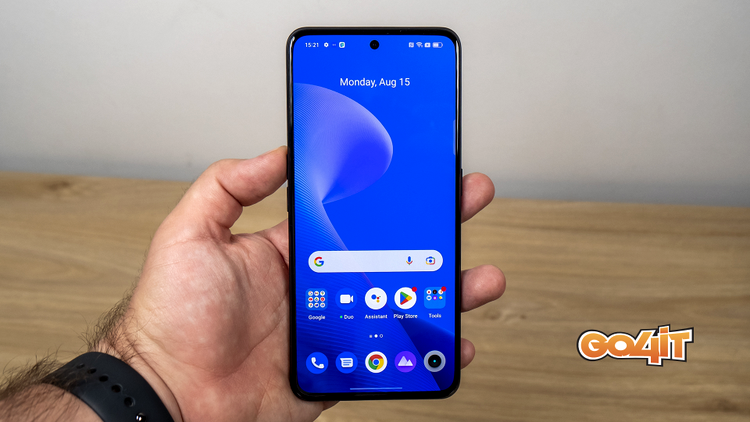 Realme GT Neo 3 front handheld